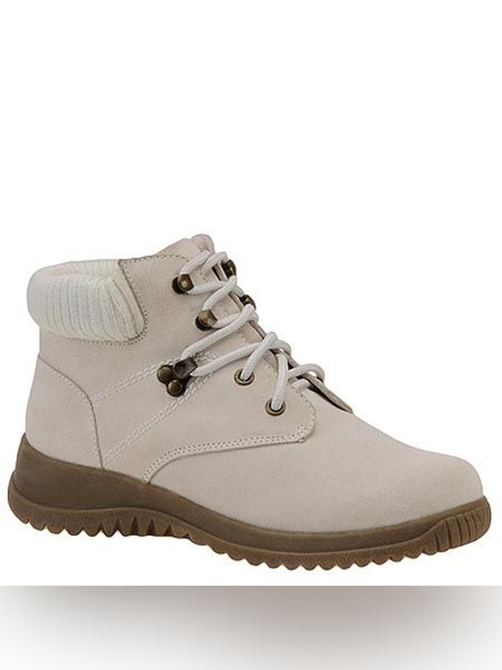 Wanderlust Shoes - Wanderlust Boston White Suede Boot Women’s Size 7